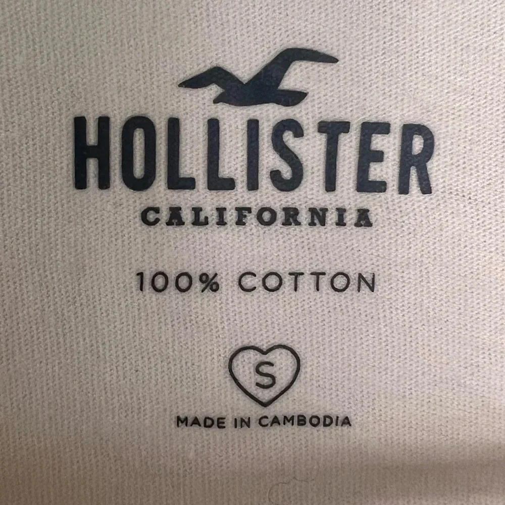 HOLLISTER Portland Oregon Graphic Crop Top - Picture 3 of 4